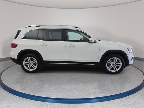 Used 2021 Mercedes-Benz GLB 250 4MATIC image 4