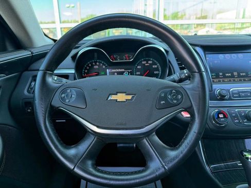 Used 2019 Chevrolet Impala LT FWD image 18