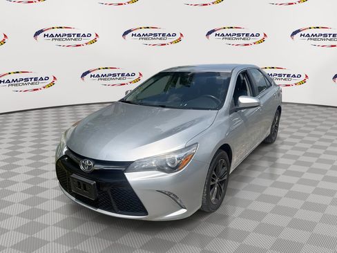 Used 2017 Toyota Camry SE FWD image 1