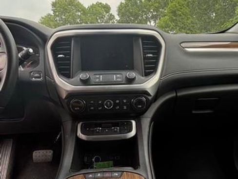 Used 2022 GMC Acadia SLE FWD image 14