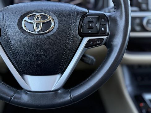 Used 2019 Toyota Highlander Limited image 26