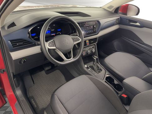 Used 2022 Volkswagen Taos SE FWD image 4