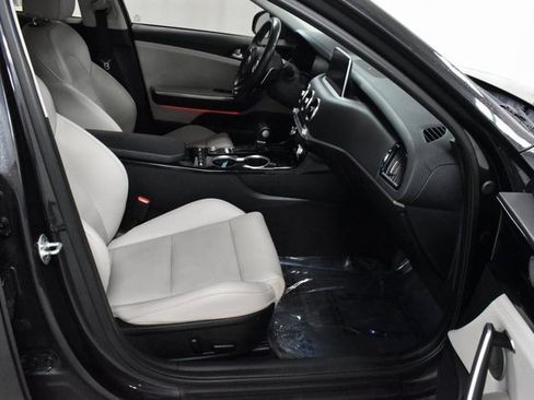 Used 2019 Kia Stinger Premium image 14