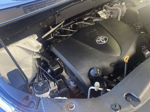 Used 2019 Toyota Highlander XLE AWD/4WD image 49