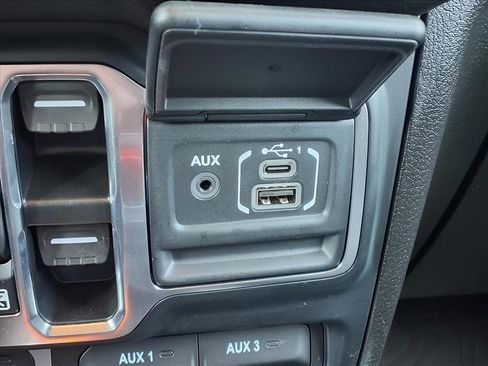 Used 2024 Jeep Gladiator Sport image 20