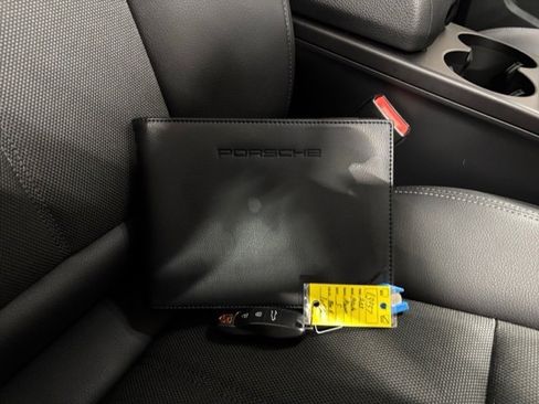 Used 2023 Porsche Macan S image 32