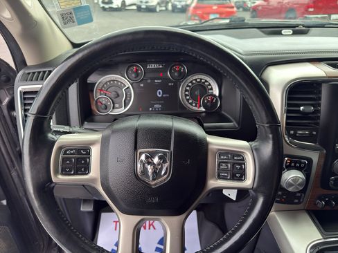 Used 2018 RAM 1500 Laramie AWD/4WD image 12