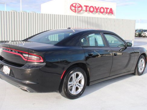 Used 2022 Dodge Charger SXT image 3