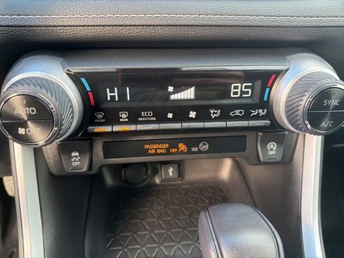 Used 2022 Toyota RAV4 XLE image 33