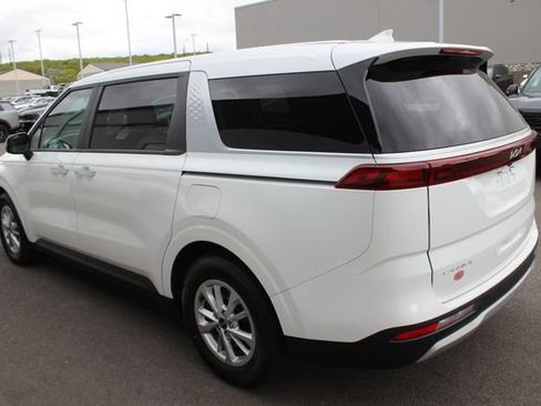 Used 2024 Kia Carnival LX FWD image 25