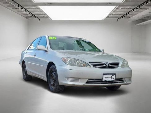 Used 2005 Toyota Camry LE FWD image 8