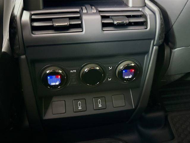 New 2026 Land Rover Defender 110 OCTA AWD/4WD image 27