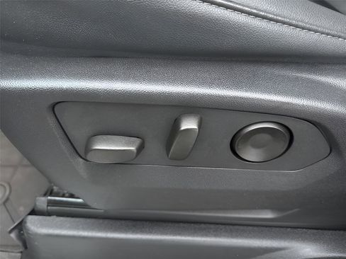 Used 2024 Chevrolet Suburban Z71 w/ Luxury Package image 19