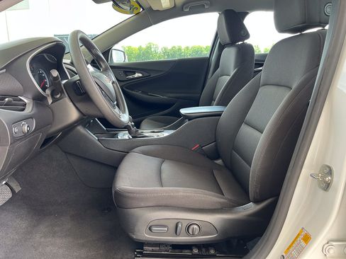Used 2024 Chevrolet Malibu LT FWD image 12