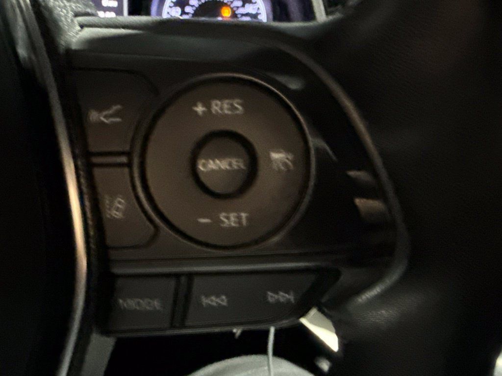 Used 2020 Toyota Camry SE FWD image 21