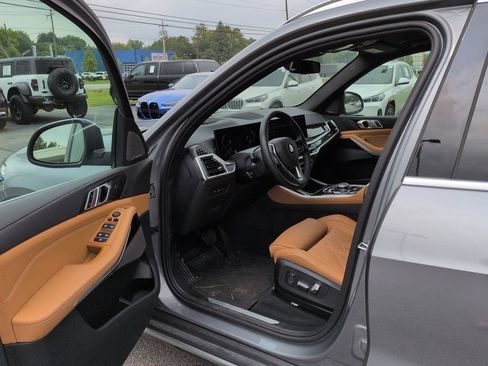 Used 2024 BMW X5 xDrive40i w/ Premium Package AWD/4WD image 6
