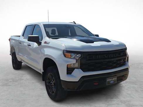Used 2025 Chevrolet Silverado 1500 Custom Trail Boss AWD/4WD image 1