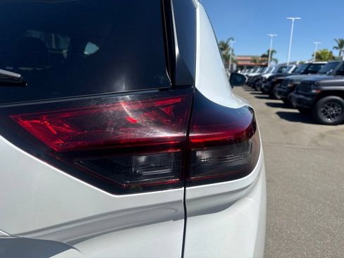 Used 2024 Nissan Rogue SV AWD/4WD image 7