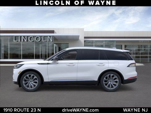 New 2026 Lincoln Aviator AWD image 3