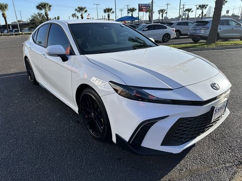 Used 2025 Toyota Camry LE image 8