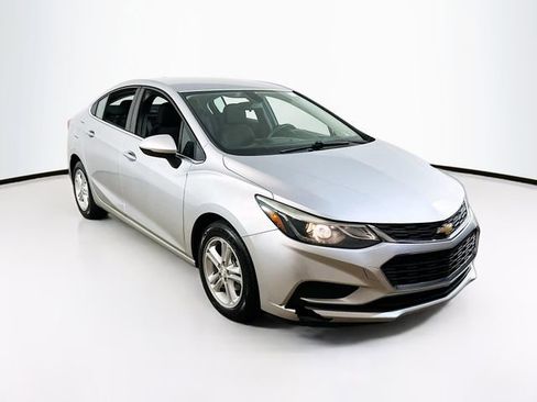Used 2018 Chevrolet Cruze LT w/ Convenience Package FWD image 1