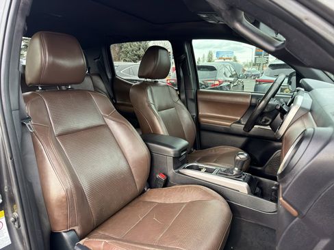 Used 2016 Toyota Tacoma Limited image 16