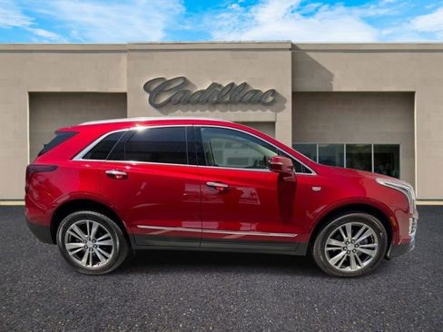 Used 2024 Cadillac XT5 Premium Luxury AWD/4WD image 2