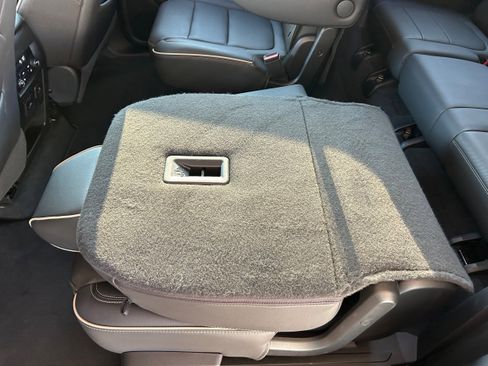 Used 2023 Chevrolet Traverse Premier image 22