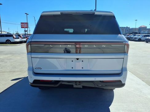 New 2025 Lincoln Navigator Reserve w/ Jet Appearance Package image 4
