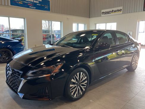 Used 2023 Nissan Altima 2.5 SV image 1