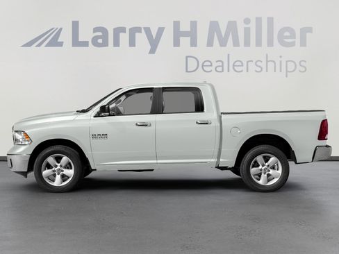 Used 2019 RAM 1500 Classic SLT w/ Luxury Group AWD/4WD image 3