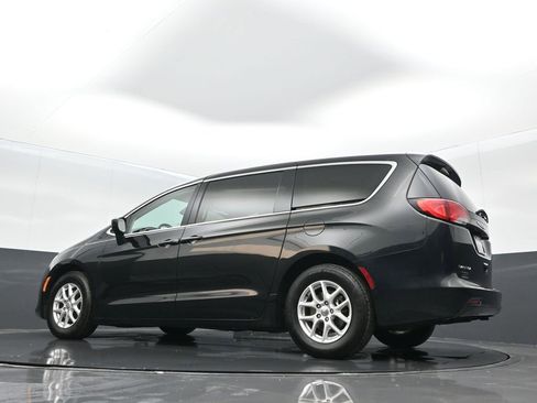 Used 2017 Chrysler Pacifica Touring image 17