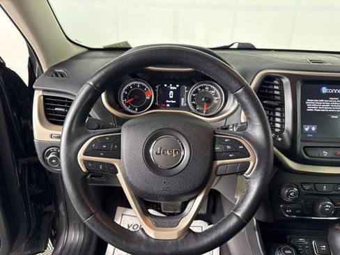 Used 2018 Jeep Cherokee Latitude image 25