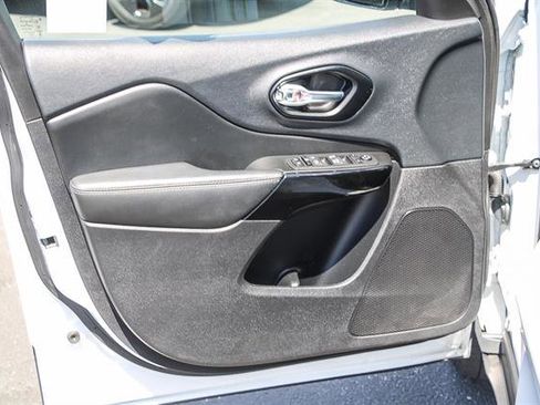 Used 2023 Jeep Cherokee Altitude Lux image 19