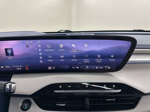 Used 2025 Buick Enclave Avenir w/ Super Cruise Package image 43