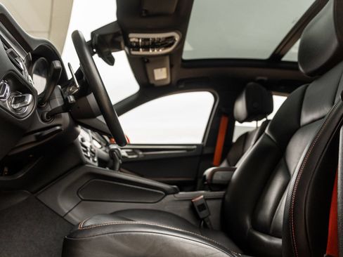 Certified 2022 Porsche Macan AWD/4WD image 24