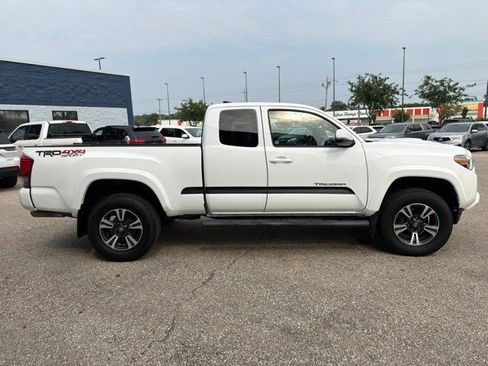Used 2017 Toyota Tacoma TRD Sport w/ Premium & Technology Package AWD/4WD image 6