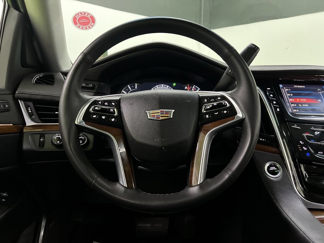 Used 2018 Cadillac Escalade Luxury AWD/4WD image 19