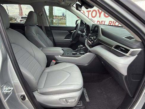 Used 2024 Toyota Highlander XLE image 29