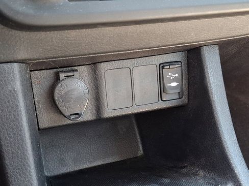 Used 2015 Toyota Corolla LE FWD image 25