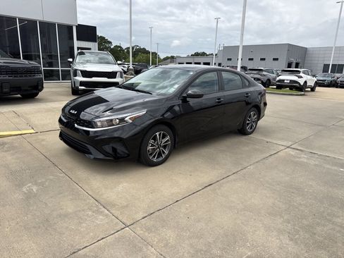 Certified 2024 Kia Forte LXS image 2