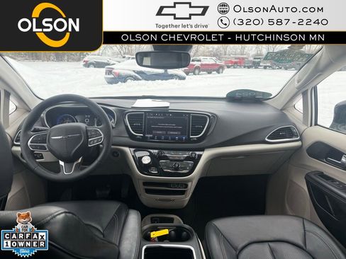 Used 2024 Chrysler Pacifica Touring-L image 17