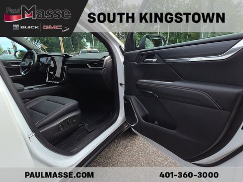 Used 2025 GMC Acadia Elevation w/ Elevation Premium Package AWD/4WD image 32