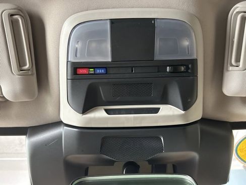 Used 2025 Subaru Crosstrek 2.0i Premium image 18