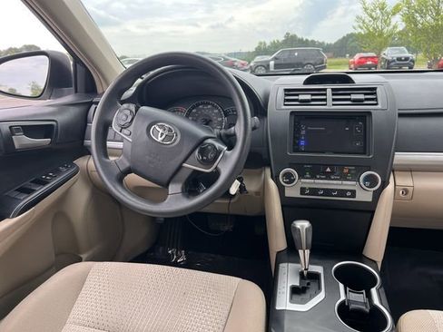 Used 2014 Toyota Camry LE FWD image 16