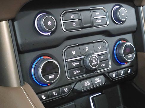 Used 2022 Chevrolet Tahoe High Country image 33