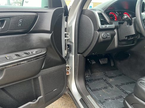 Used 2013 GMC Acadia SLT image 17