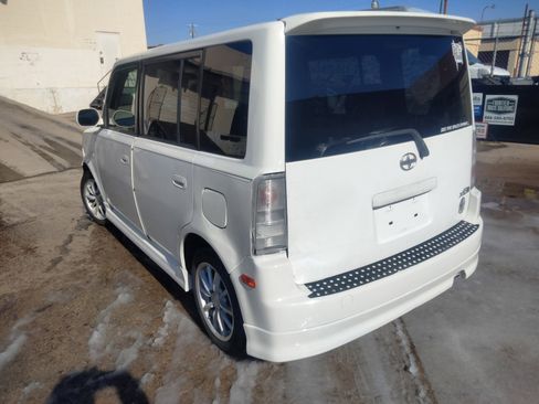 Used 2004 Scion xB image 4