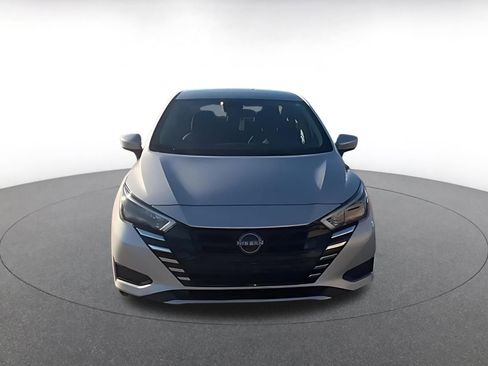 Used 2025 Nissan Versa SV image 3