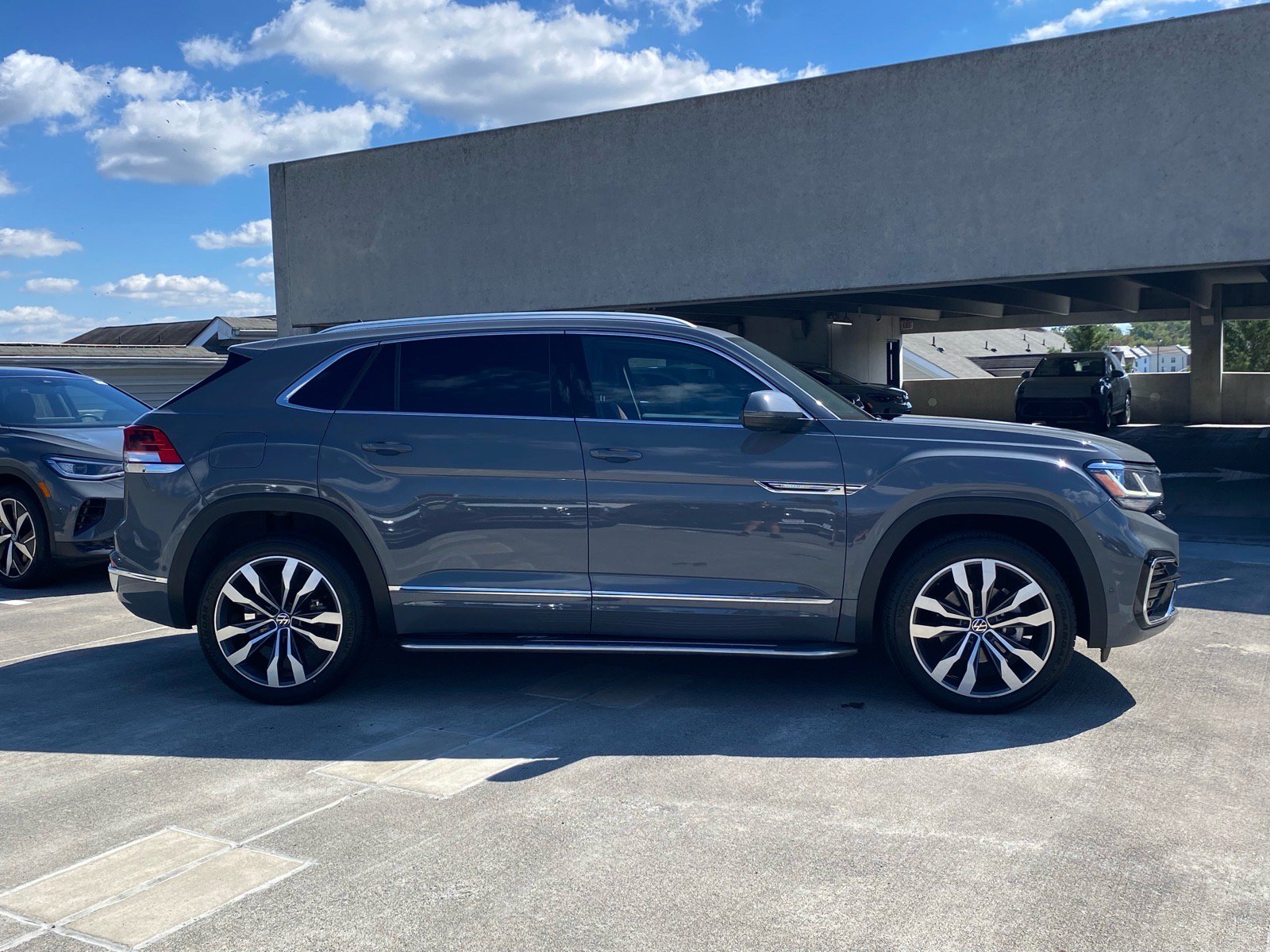 Used 2023 Volkswagen Atlas Cross Sport SEL Premium R-Line AWD/4WD image 2